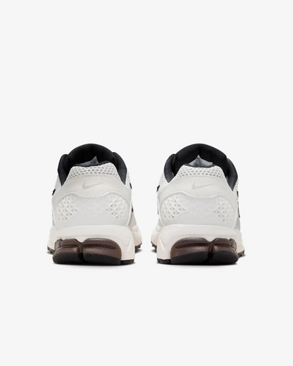 Nike Zoom Vomero 5 - White/Brown