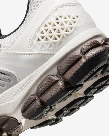 Nike Zoom Vomero 5 - White/Brown